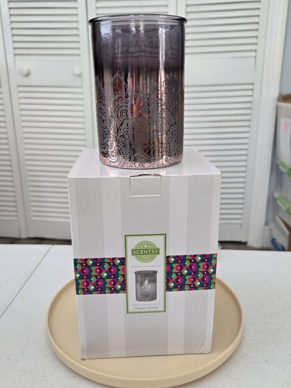 SCENTSY Happy Henna Aromatic Candle Wax Warmer Smoky Glass & Metallic Design NIB